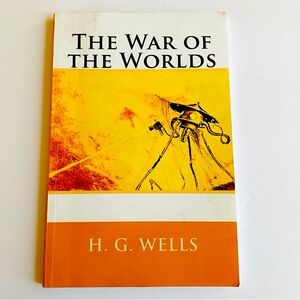 THE WAR OF THE WORLDS H.G.WELLS PAPERBACK BOOK